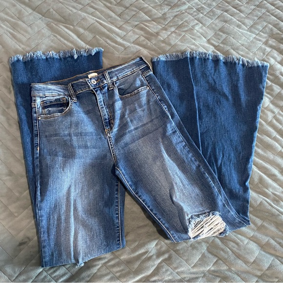 Sneak Peek Star Distressed Flare Jeans - Picture 3 of 4